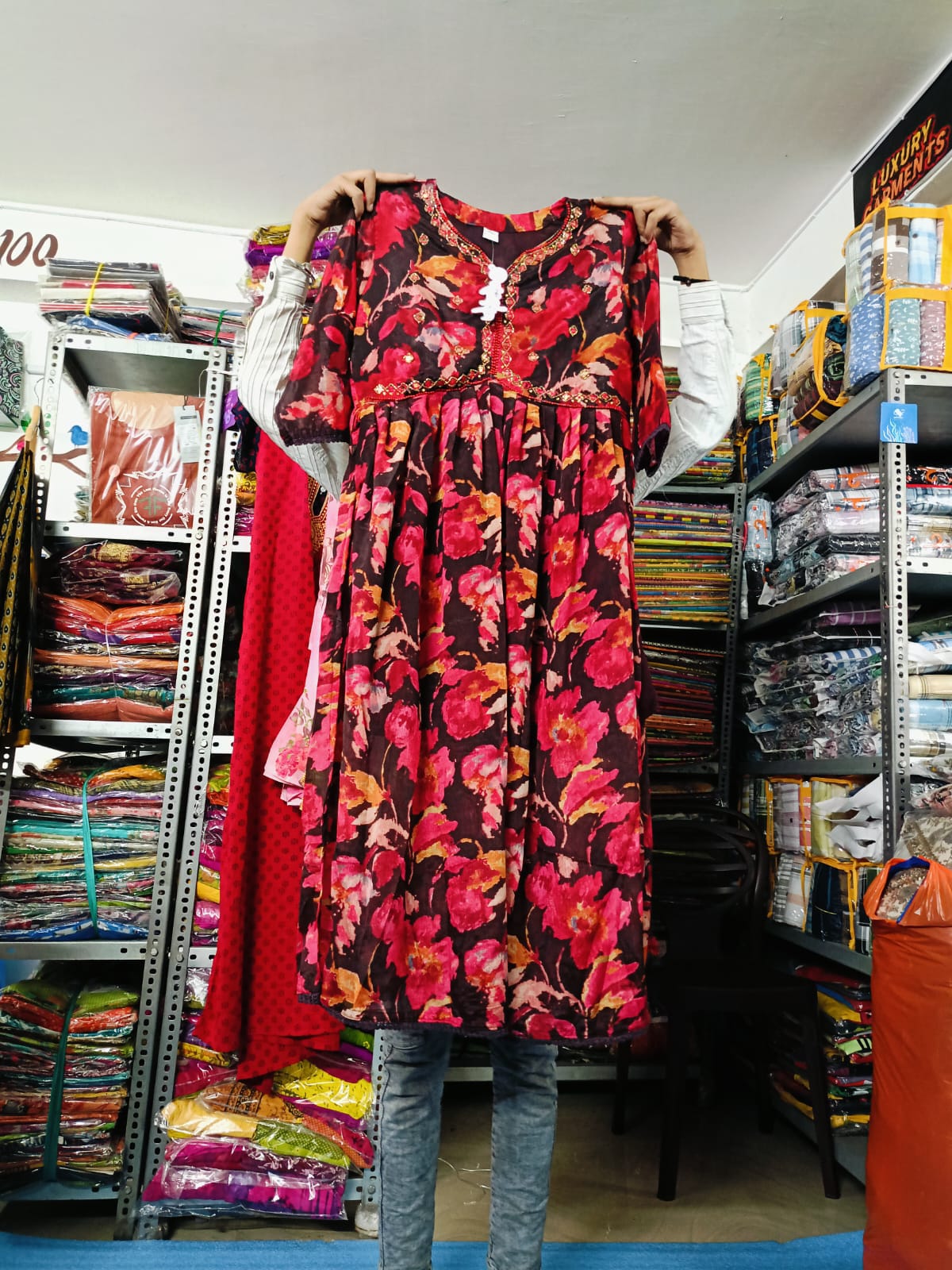 Good Quality Bulk Wholesale Kurti Lot – 60 Kg Per Lot | Mixed Designs, Sizes & Colors | AA+ Category Designer & Daily Wear Kurtis | Ideal for Retailer